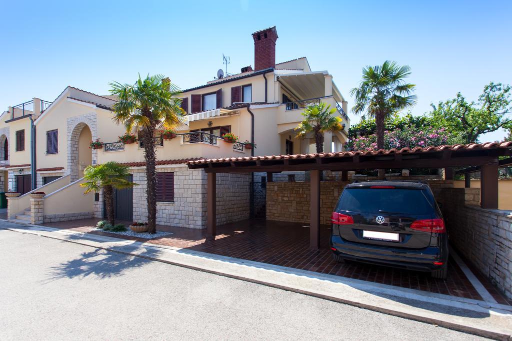Premium Central Apartments Vrsar Exterior photo